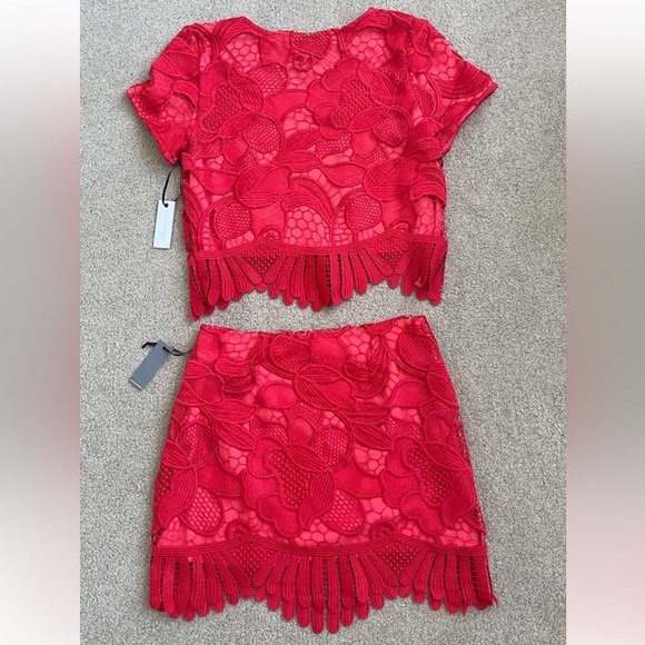 NWT Lovers + Friends Daycation Lace crop Top and Skirt Set Size Small Red - Picture 3 of 9